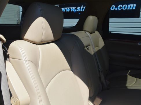 Used 2007 Saturn Outlook XR w/ Premium Trim Pkg image 25