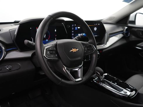 Used 2024 Chevrolet Trax LT w/ Sunroof Package image 16