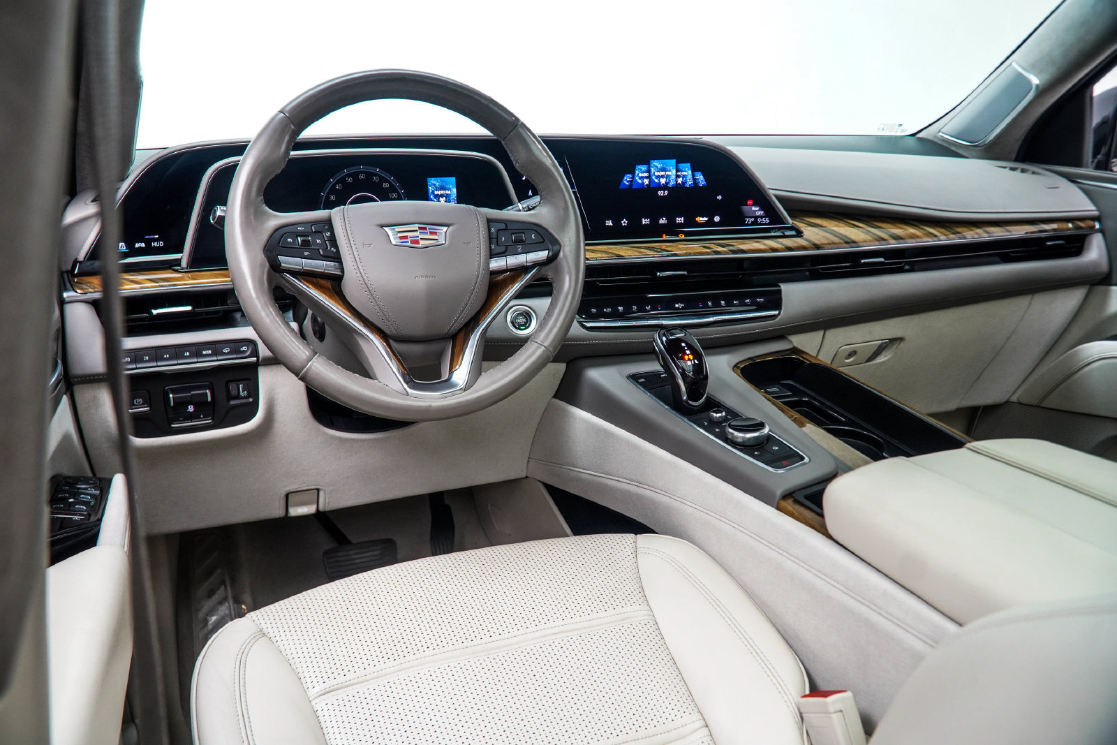 Used 2022 Cadillac Escalade Premium Luxury Platinum w/ LPO, Radiant Package AWD/4WD image 17
