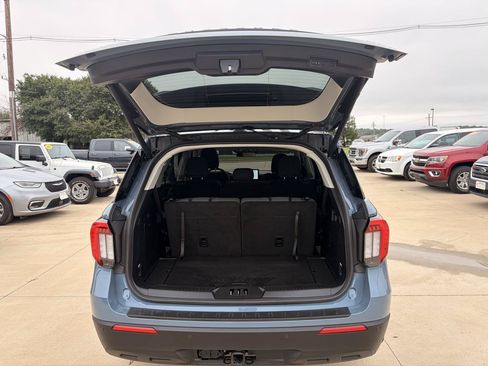 Used 2025 Ford Explorer Active AWD/4WD image 11