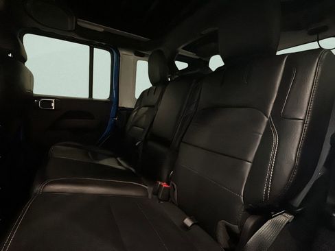 Used 2022 Jeep Wrangler Unlimited Sahara w/ Cold Weather Group image 11