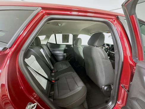 Used 2025 Chevrolet Trax LS image 29