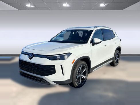 New 2026 Volkswagen Tiguan SE FWD image 18
