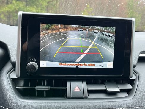 Used 2025 Toyota RAV4 XLE image 19