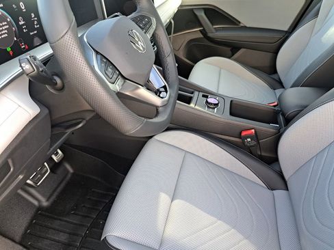 New 2026 Volkswagen Tiguan SE R-Line image 17