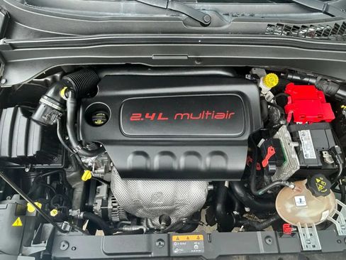 Used 2018 Jeep Renegade Limited w/ UConnect 8.4 Nav Group FWD image 11