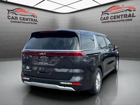 Used 2022 Kia Carnival LX image 5