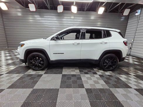 Used 2025 Jeep Compass Latitude w/ Altitude Special Edition AWD/4WD image 8