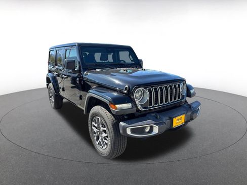 Used 2025 Jeep Wrangler Unlimited Sahara AWD/4WD image 1