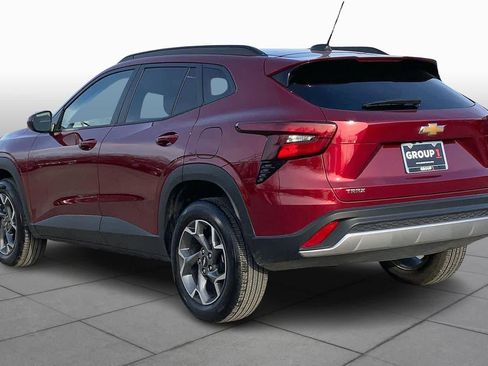 Used 2025 Chevrolet Trax LT image 12
