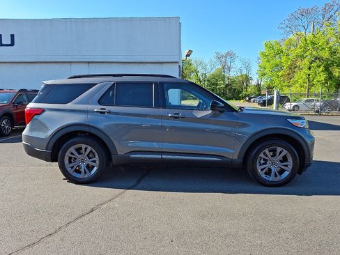 Certified 2023 Ford Explorer XLT w/ Equipment Group 202A AWD/4WD image 7