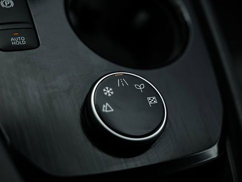 Used 2024 Nissan Rogue SV image 41