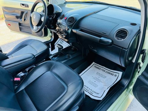 Used 2008 Volkswagen Beetle S image 11