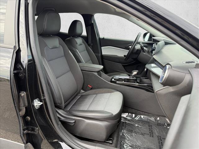 Used 2025 Chevrolet Trax LT w/ LT Convenience Package FWD image 13