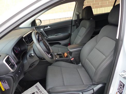 Used 2020 Kia Sportage LX image 23