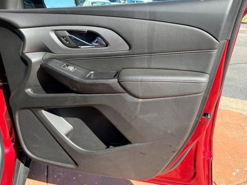 Used 2023 Chevrolet Traverse LT image 21