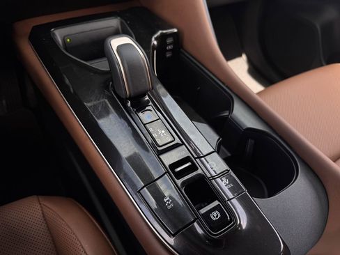 Used 2025 Toyota Crown Signia image 19