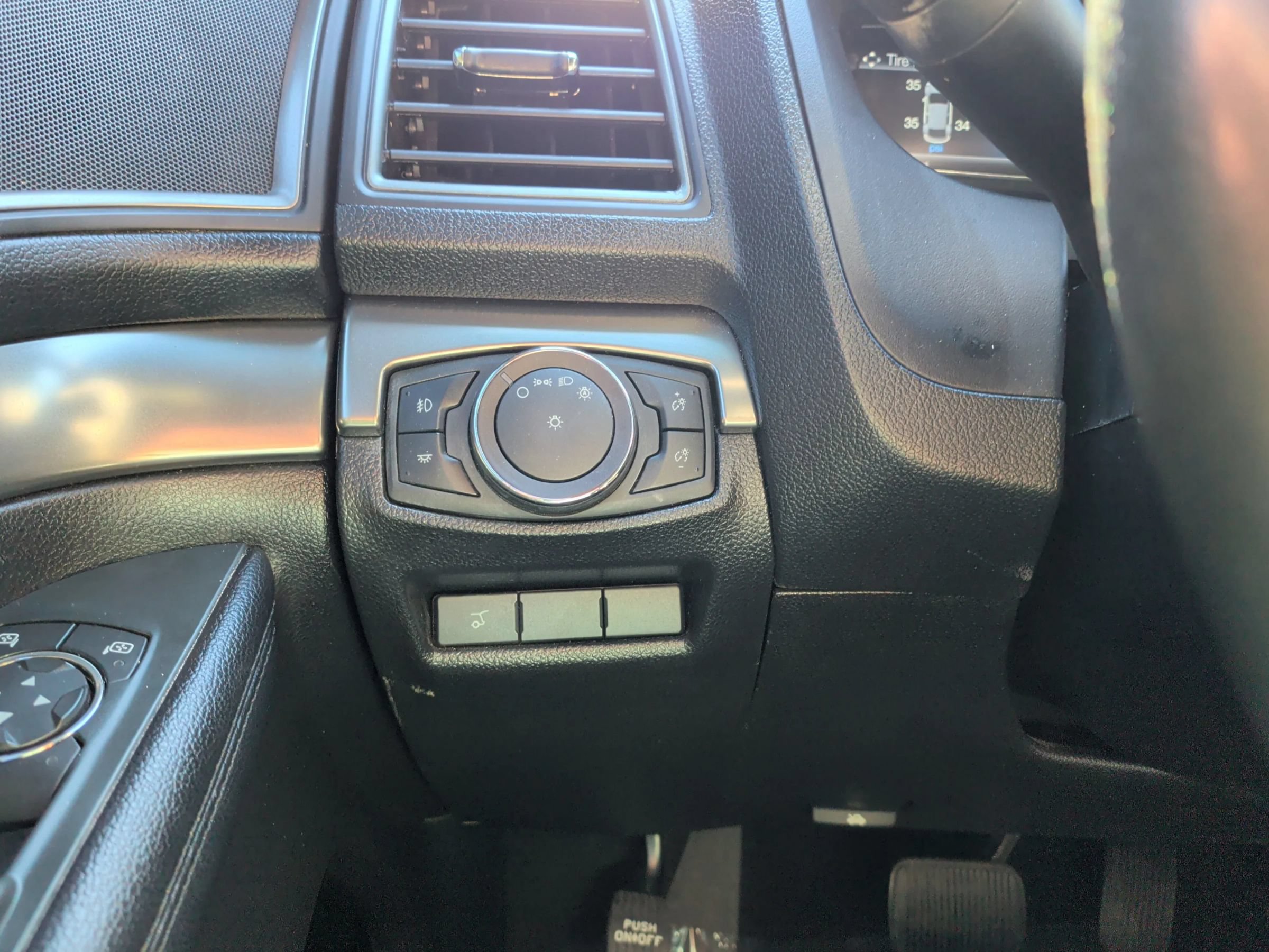 Used 2019 Ford Explorer XLT w/ Equipment Group 202A FWD image 26