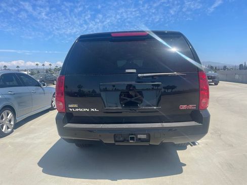 Used 2007 GMC Yukon XL SLT w/ SLT Preferred Equipment Group RWD image 3