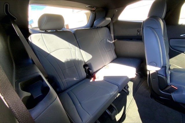 Used 2024 Buick Enclave Essence w/ Experience Buick Package AWD/4WD image 28