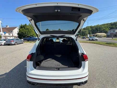 Certified 2023 Volkswagen Tiguan SE R-Line AWD/4WD image 21