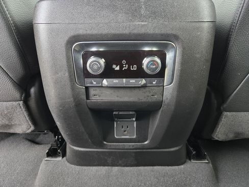 Used 2025 GMC Yukon XL Denali image 26