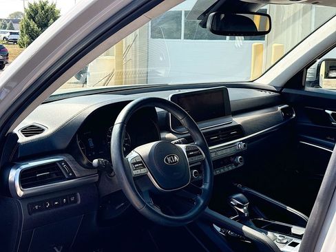 Used 2022 Kia Telluride SX w/ SX Prestige Package image 9