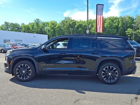 Used 2025 Chevrolet Traverse LT w/ Sun and Wheel Package FWD image 4