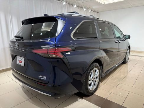 Used 2024 Toyota Sienna Limited AWD/4WD image 5