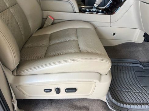 Used 2012 Lincoln Navigator 2WD image 25