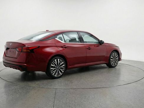 Used 2025 Nissan Altima 2.5 SV image 9