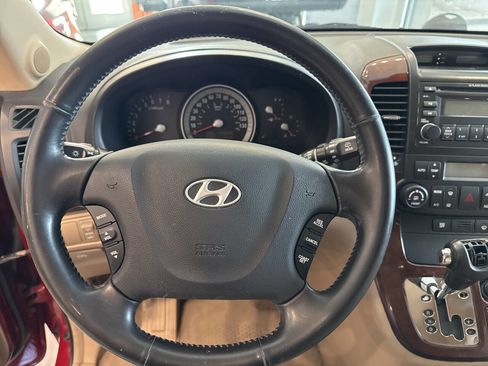Used 2007 Hyundai Entourage GLS image 15