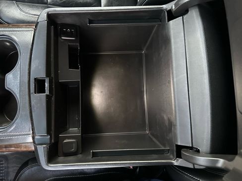 Used 2019 Chevrolet Suburban LT RWD image 47