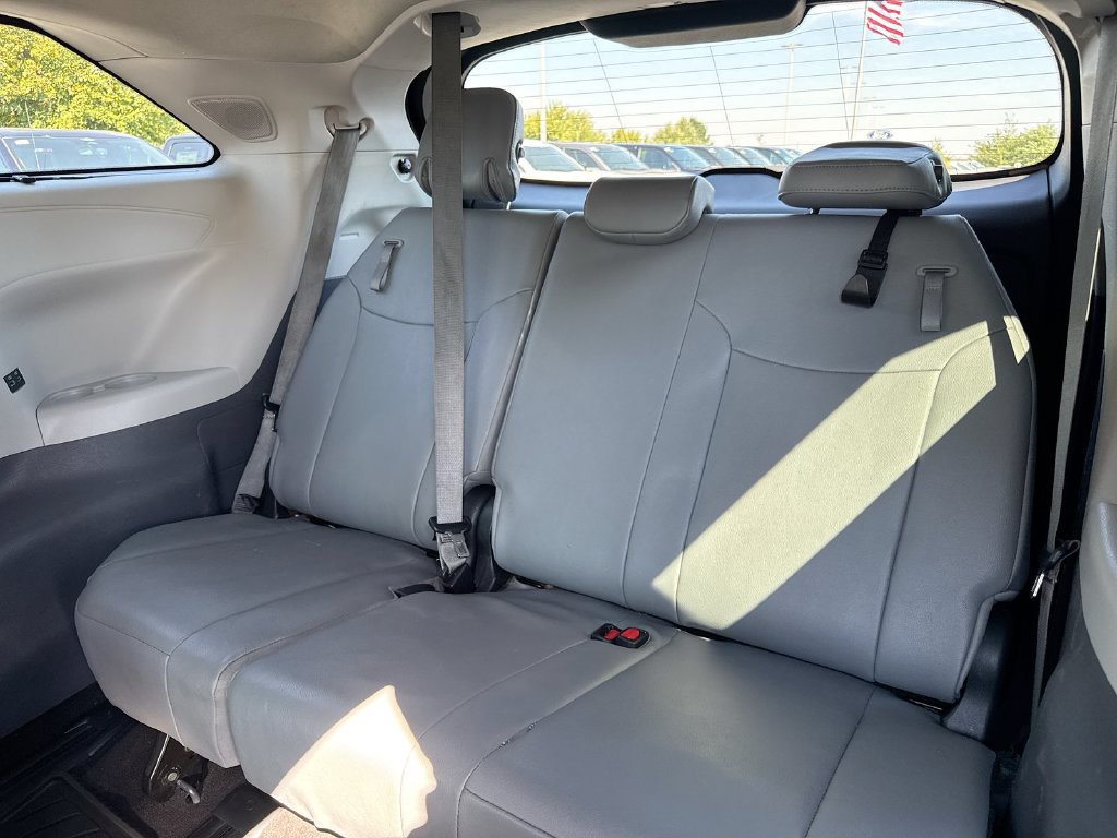 Used 2021 Toyota Sienna Limited FWD image 25