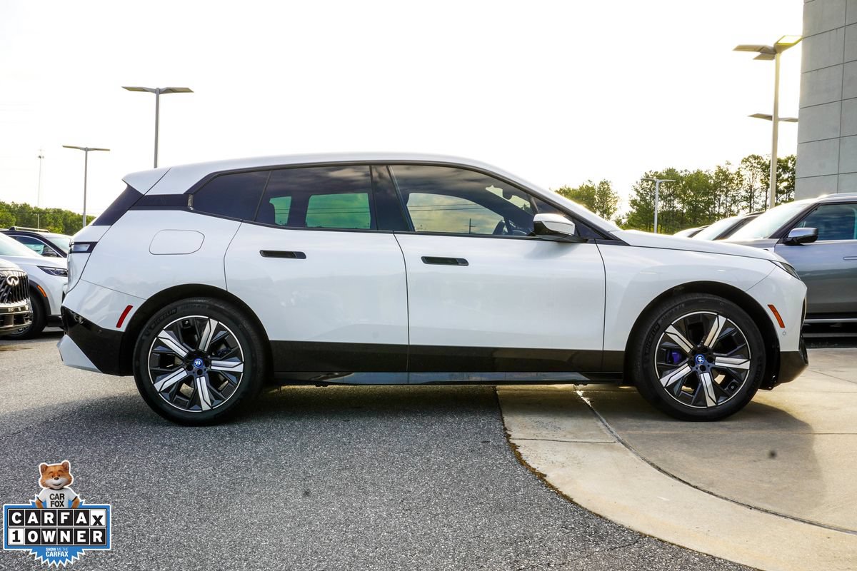Used 2024 BMW iX xDrive50 w/ Premium Package AWD/4WD image 6