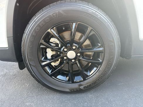 Used 2022 Jeep Cherokee Latitude Lux image 9