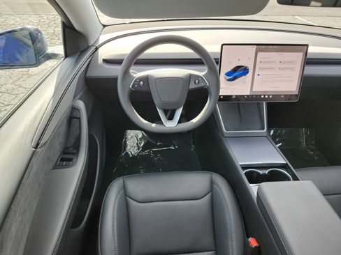 Used 2026 Tesla Model Y 2WD image 26