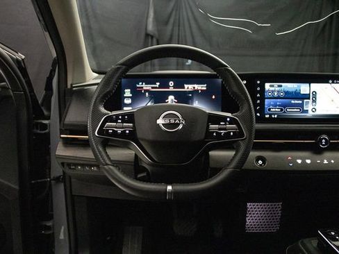 Used 2025 Nissan Ariya AWD image 23