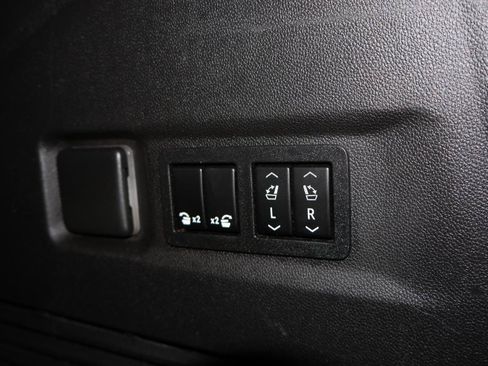 Used 2022 Chevrolet Suburban LT w/ Luxury Package AWD/4WD image 16