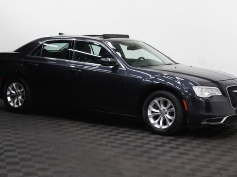 Used 2016 Chrysler 300 Limited image 1