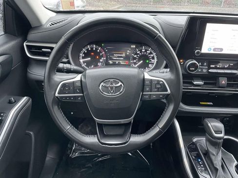 Used 2024 Toyota Highlander XLE image 26
