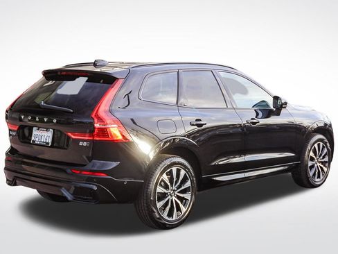 Used 2025 Volvo XC60 B5 Plus image 8