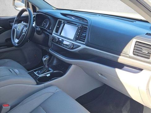Used 2019 Toyota Highlander Limited image 24