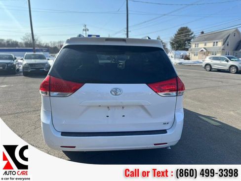 Used 2013 Toyota Sienna XLE image 7