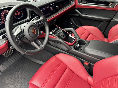 Used 2024 Porsche Cayenne Turbo GT image 4