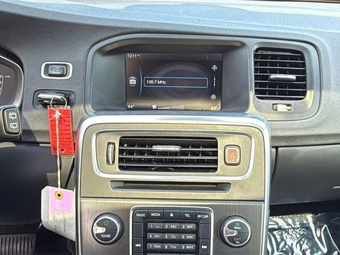 Used 2015 Volvo V60 T5 image 24