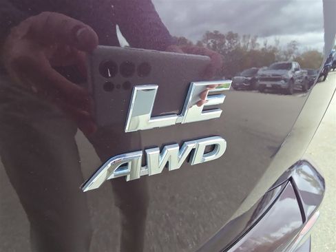 Used 2018 Toyota RAV4 LE image 29