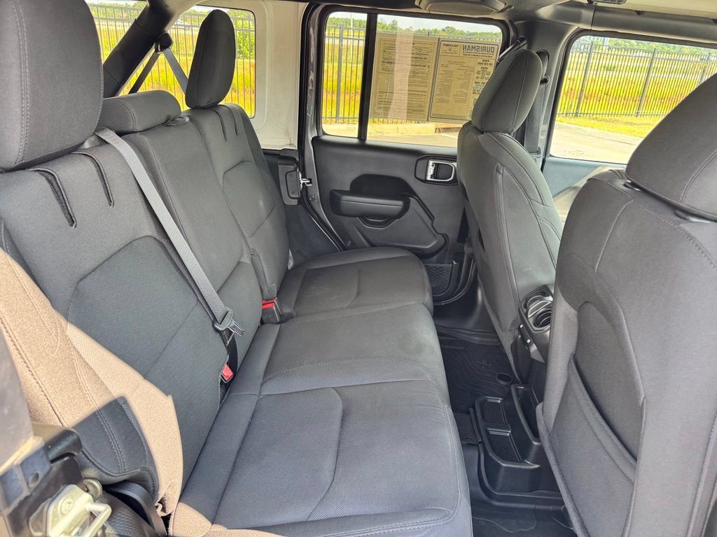 Used 2023 Jeep Wrangler Unlimited w/ Cold Weather Group AWD/4WD image 31