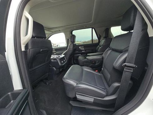 Used 2025 Ford Expedition Platinum image 12