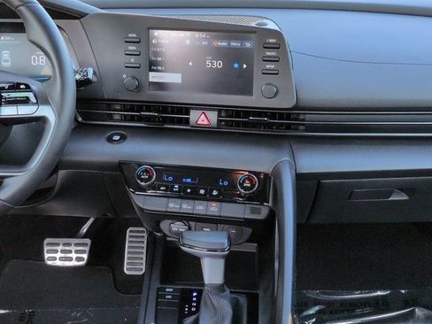 Used 2025 Hyundai Elantra Sport FWD image 16